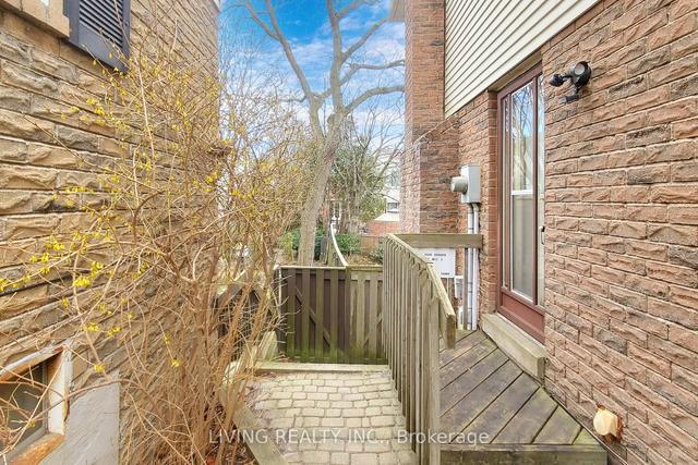 01 - 855 Queen St W, House detached with 3 bedrooms, 3 bathrooms and 1 parking in Mississauga ON | Image 31