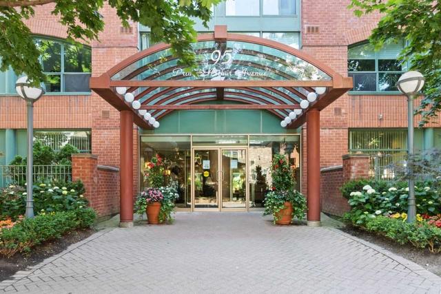 803 - 95 Prince Arthur Ave, Condo with 1 bedrooms, 1 bathrooms and 1 parking in Toronto ON | Image 11