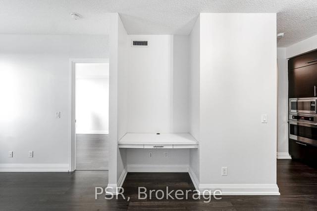1301 - 2 Anndale Dr, Condo with 1 bedrooms, 1 bathrooms and 1 parking in Toronto ON | Image 8