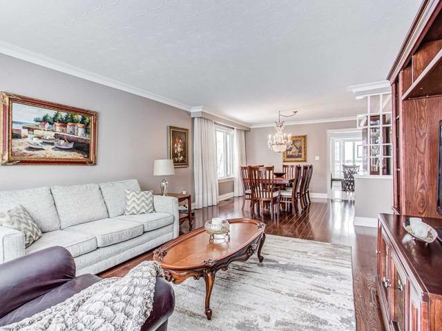 9 Krieger Cres, House detached with 4 bedrooms, 3 bathrooms and 5 parking in North York ON | Image 6