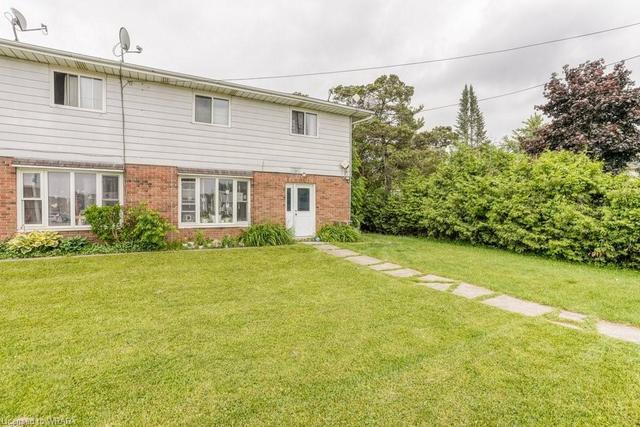 882 Tremaine Ave S, House semidetached with 4 bedrooms, 1 bathrooms and 2 parking in Listowel ON | Image 34