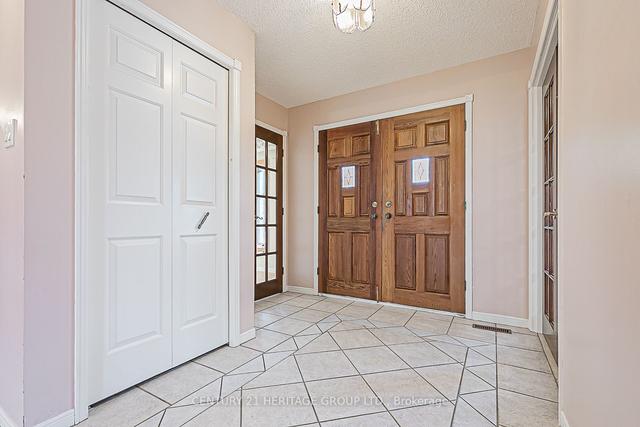 17 Simmons Cres, House detached with 2 bedrooms, 3 bathrooms and 4 parking in Aurora ON | Image 20