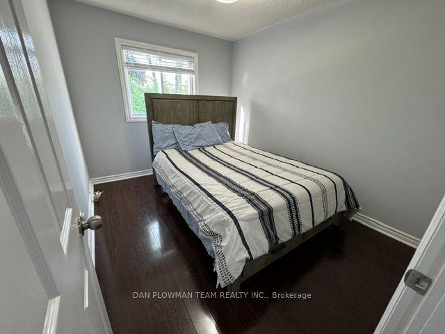 110 Heathcliffe Sq, Townhouse with 3 bedrooms, 2 bathrooms and 2 parking in Brampton ON | Image 5