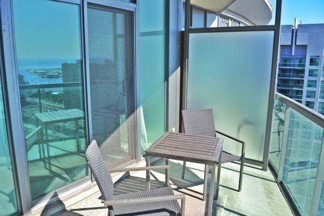 PH1 - 30 Grand Trunk Cres, Condo with 1 bedrooms, 1 bathrooms and 1 parking in Toronto ON | Image 8