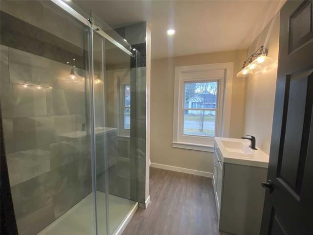 MAIN - 26 Dacotah St, House detached with 2 bedrooms, 1 bathrooms and 1 parking in Saint Catharines ON | Image 8