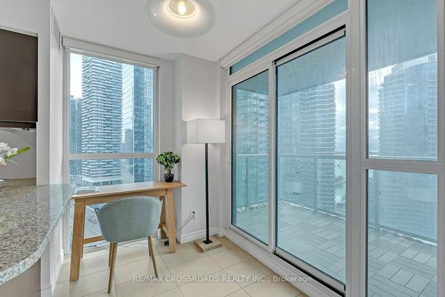 2710 - 19 Grand Trunk Cres, Condo with 2 bedrooms, 2 bathrooms and 1 parking in Toronto ON | Image 2