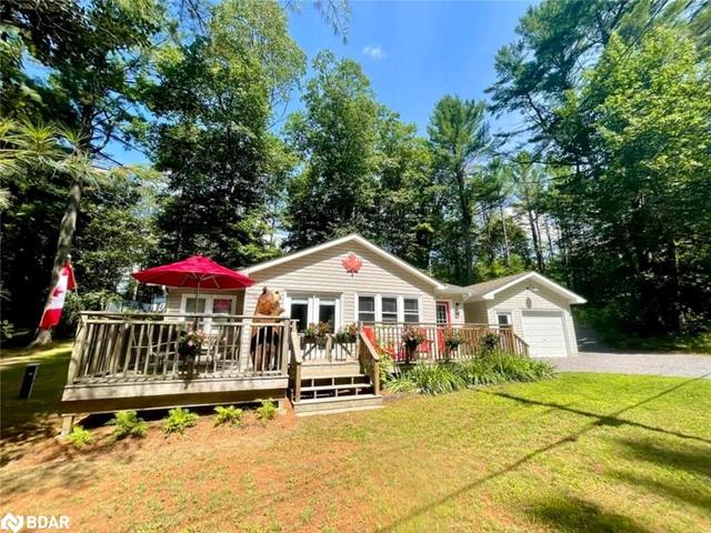 886 Muskoka Road 10 Rd, House detached with 2 bedrooms, 1 bathrooms and 5 parking in Huntsville ON | Image 1