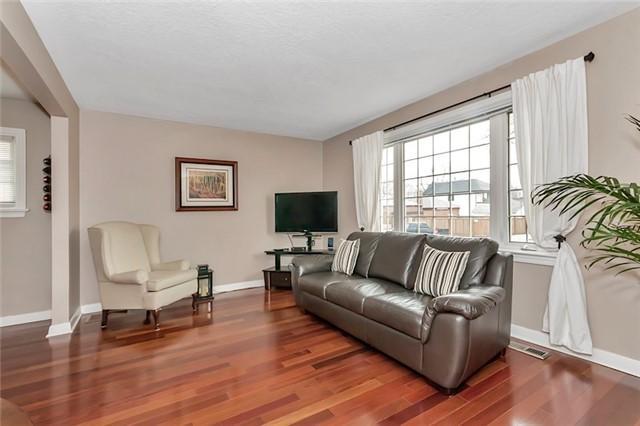 9 Helsby Cres, House detached with 3 bedrooms, 2 bathrooms and 6 parking in Etobicoke ON | Image 2