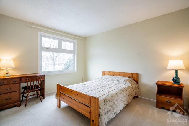 885 Greenbriar Ave, Townhouse with 3 bedrooms, 1 bathrooms and 2 parking in Ottawa ON | Image 12