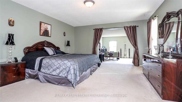 MAIN - 10 Newcastle Cres, House detached with 5 bedrooms, 3 bathrooms and 2 parking in Brampton ON | Image 4