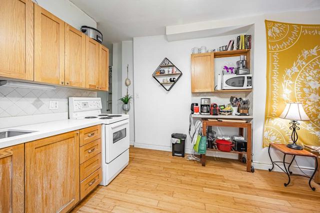 MAIN - 1060 Dundas St W, House attached with 2 bedrooms, 1 bathrooms and 0 parking in Toronto ON | Image 9