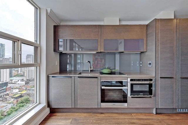 PH2 - 1055 Bay St, Condo with 2 bedrooms, 2 bathrooms and 1 parking in Toronto ON | Image 8