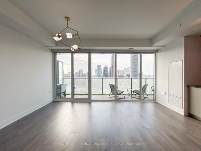 2602 - 575 Bloor St E, Condo with 3 bedrooms, 2 bathrooms and 0 parking in Toronto ON | Image 2