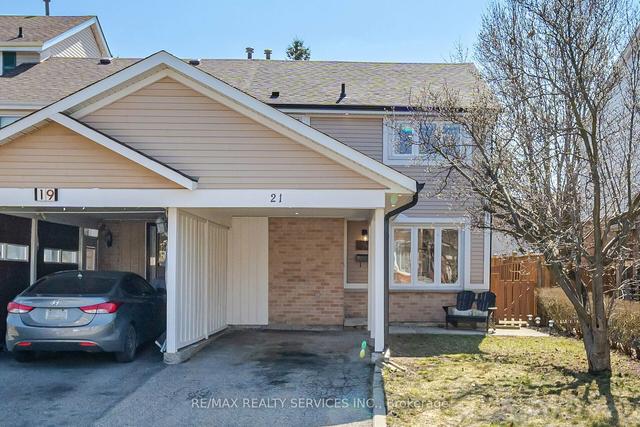 21 Courtleigh Sq, House attached with 3 bedrooms, 3 bathrooms and 3 parking in Brampton ON | Image 1