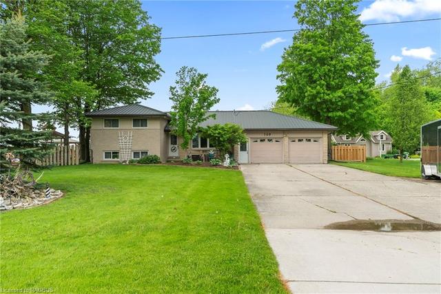 109 Mcgivern St, House detached with 3 bedrooms, 2 bathrooms and 11 parking in Mapleton ON | Image 1