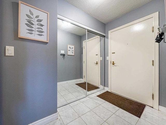 909 - 135 Pond Dr, Condo with 1 bedrooms, 1 bathrooms and 2 parking in Thornhill ON | Image 3