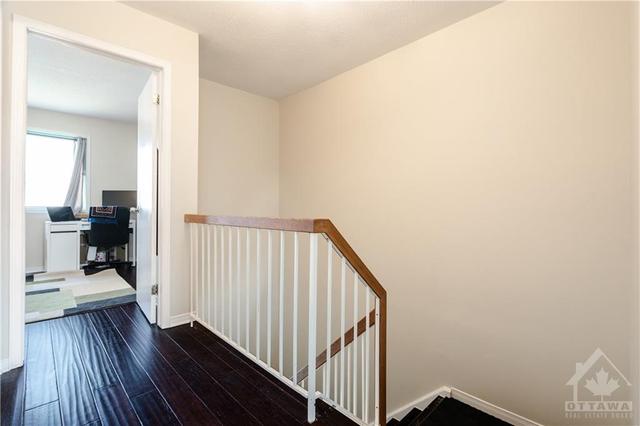 909 Cookshire Cres, Townhouse with 3 bedrooms, 2 bathrooms and 2 parking in Orléans ON | Image 11