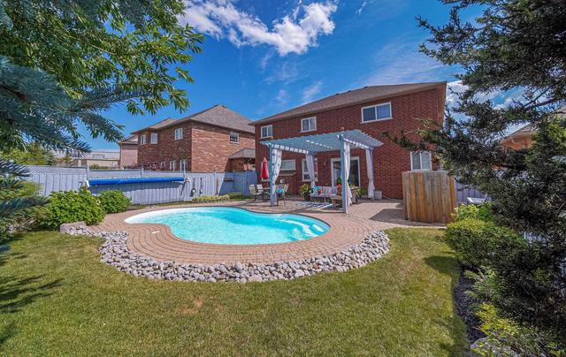 909 Greenleaf Cir, House detached with 4 bedrooms, 4 bathrooms and 4 parking in Oshawa ON | Image 11