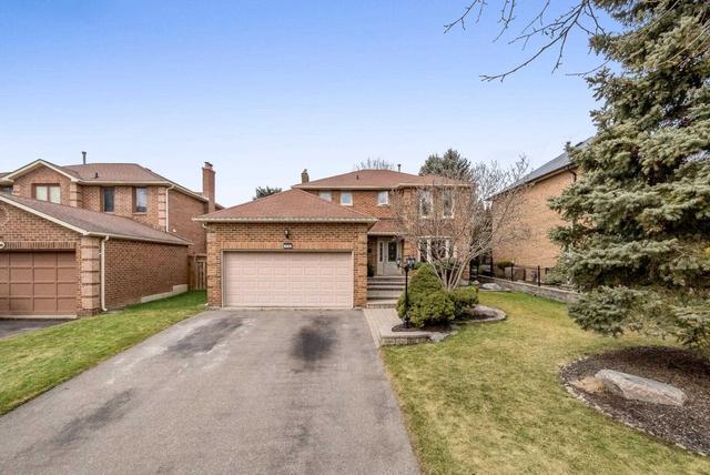 9 Iris Cres, House detached with 4 bedrooms, 3 bathrooms and 6 parking in Brampton ON | Image 1