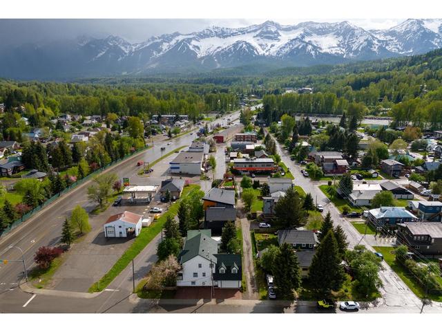 691 7th Ave, House detached with 8 bedrooms, 7 bathrooms and null parking in Fernie BC | Image 7