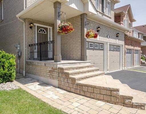 909 Knotty Pine Grove, House detached with 4 bedrooms, 4 bathrooms and 2 parking in Mississauga ON | Image 2