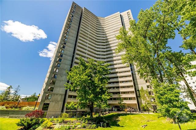 803 - 1081 Ambleside Dr, Condo with 2 bedrooms, 1 bathrooms and 1 parking in Ottawa ON | Image 1