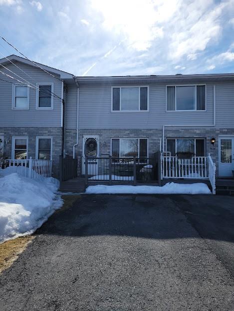 2112 Tollgate Rd W, Townhouse with 2 bedrooms, 1 bathrooms and 2 parking in Cornwall ON | Image 1