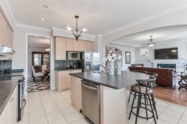 9 Kawartha Lane, House detached with 4 bedrooms, 5 bathrooms and 3 parking in Markham ON | Image 3