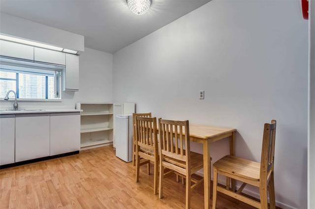 803 - 33 Elmhurst Ave, Condo with 2 bedrooms, 2 bathrooms and 2 parking in North York ON | Image 3