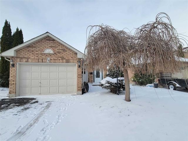 MAIN - 34 Gore Dr, House detached with 3 bedrooms, 1 bathrooms and 3 parking in Barrie ON | Image 1