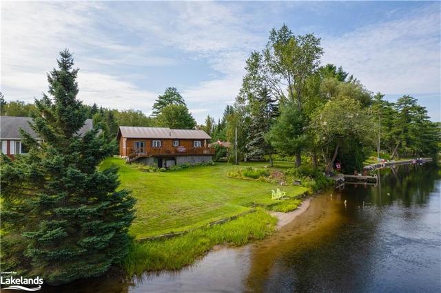 90 Beaumont Dr, House detached with 4 bedrooms, 2 bathrooms and 6 parking in Bracebridge ON | Image 2