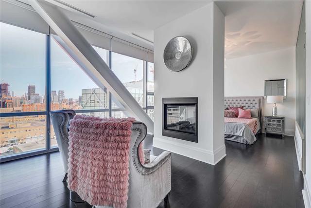 PH-1404 - 29 Queens Quay E, Condo with 4 bedrooms, 4 bathrooms and 2 parking in Toronto ON | Image 5