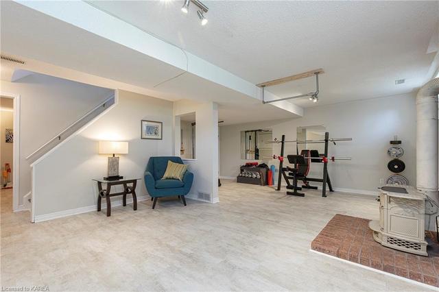 908 Plainview Pl, House detached with 3 bedrooms, 2 bathrooms and 5 parking in Kingston ON | Image 34