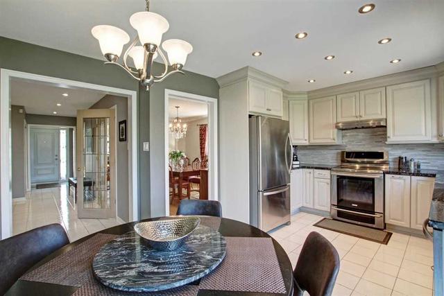 885 Stargazer Dr, House detached with 4 bedrooms, 3 bathrooms and 6 parking in Mississauga ON | Image 6