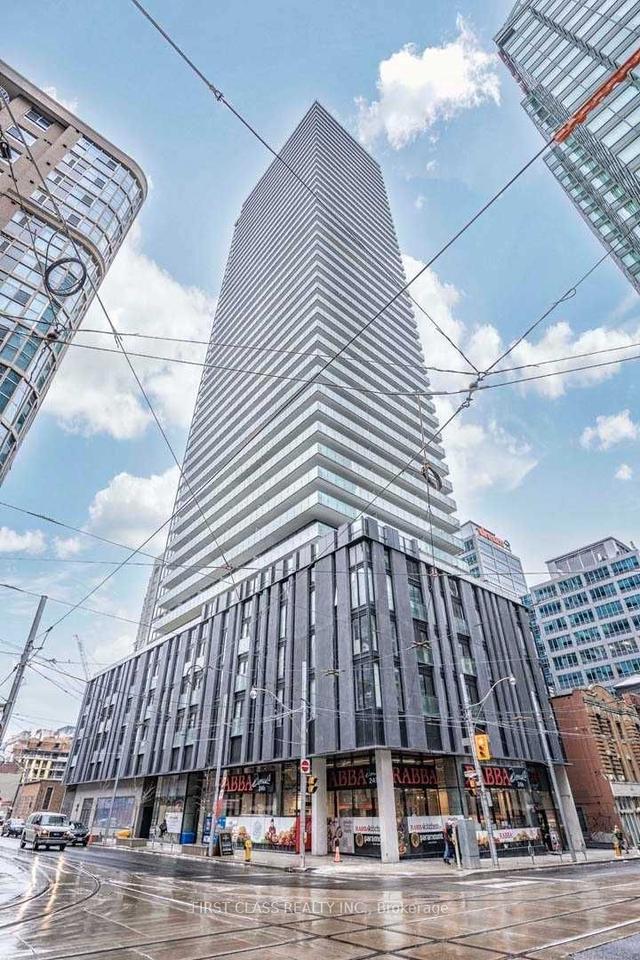 2017 - 25 Richmond St E, Condo with 2 bedrooms, 2 bathrooms and 1 parking in Toronto ON | Image 1