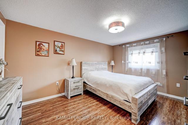 MAIN - 15 Ferguson Dr, House detached with 3 bedrooms, 1 bathrooms and 2 parking in Barrie ON | Image 9