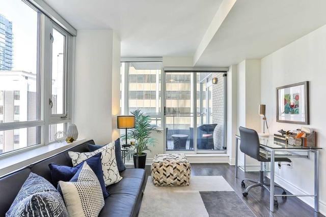 909 - 80 Cumberland St, Condo with 3 bedrooms, 3 bathrooms and 1 parking in Toronto ON | Image 14