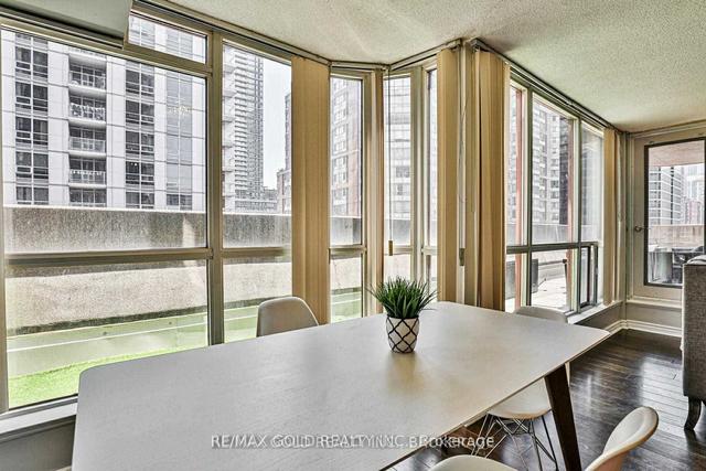 710 - 736 Bay St, Condo with 2 bedrooms, 2 bathrooms and 0 parking in Toronto ON | Image 8