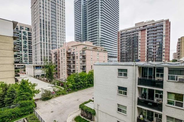909 - 150 Roehampton Ave, Condo with 1 bedrooms, 1 bathrooms and 0 parking in Toronto ON | Image 5