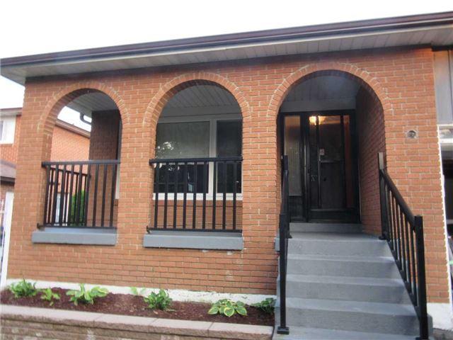MAIN - 194 Louis Dr, House detached with 3 bedrooms, 2 bathrooms and 1 parking in Mississauga ON | Image 1
