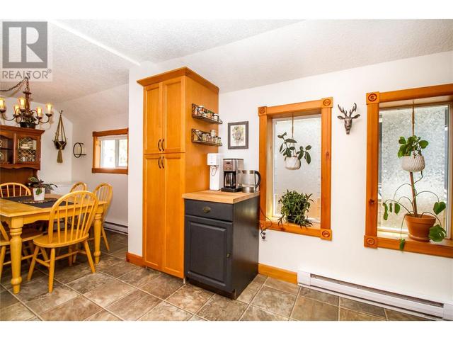 1408 Third St W, House detached with 2 bedrooms, 1 bathrooms and 1 parking in Revelstoke BC | Image 12
