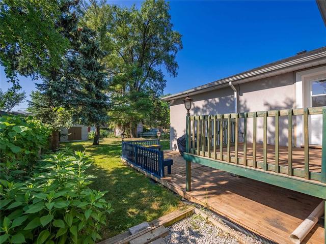 MAIN - 202 Renforth Dr, House detached with 3 bedrooms, 2 bathrooms and 2 parking in Etobicoke ON | Image 22