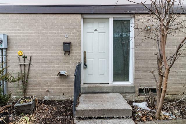 9 Grasspoint Sq, House detached with 3 bedrooms, 1 bathrooms and 4 parking in Brampton ON | Image 7