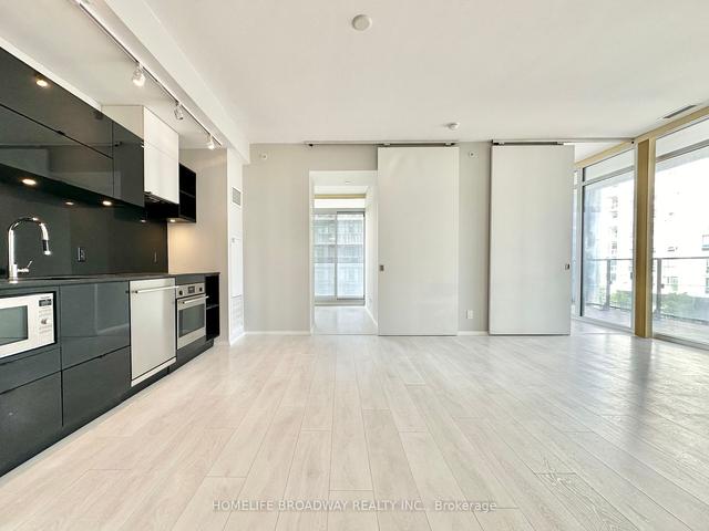 2008 - 125 Peter St, Condo with 2 bedrooms, 1 bathrooms and 0 parking in Toronto ON | Image 4