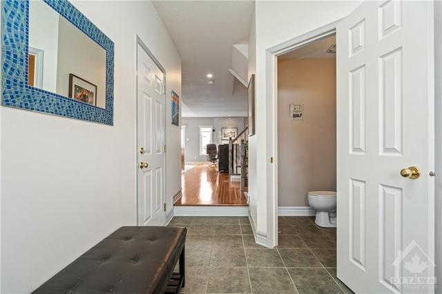 1778 Jersey St, Townhouse with 3 bedrooms, 2 bathrooms and 3 parking in Ottawa ON | Image 2