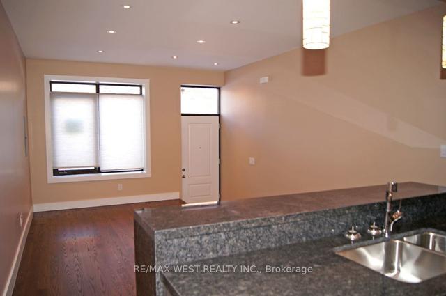 MAIN - 111 Lippincott St, House detached with 2 bedrooms, 1 bathrooms and 0 parking in Toronto ON | Image 5