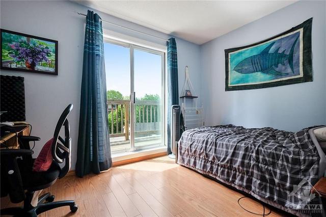 H - 20 Hart Ave, House attached with 2 bedrooms, 2 bathrooms and 1 parking in Ottawa ON | Image 20