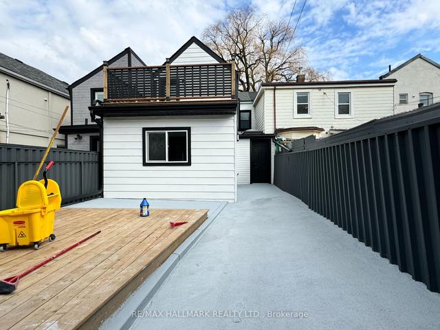 MAIN - 116 Bellevue Ave, House attached with 3 bedrooms, 1 bathrooms and 0 parking in Toronto ON | Image 3