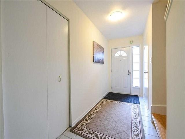 210 Sprucewood Crt, Townhouse with 3 bedrooms, 2 bathrooms and 2 parking in Toronto ON | Image 2