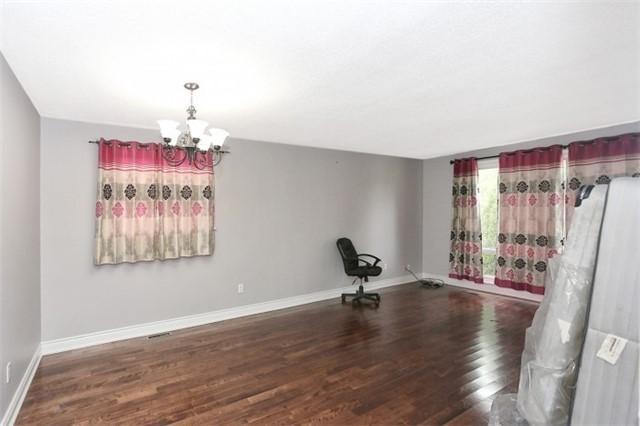 MAIN - 3684 Crabtree Cres, House detached with 3 bedrooms, 1 bathrooms and 1 parking in Mississauga ON | Image 3